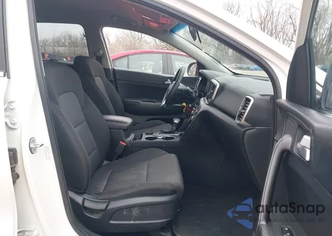 2021 Kia Sportage Lx z USA, uszkodzony, nr VIN KNDPMCAC1M7932928